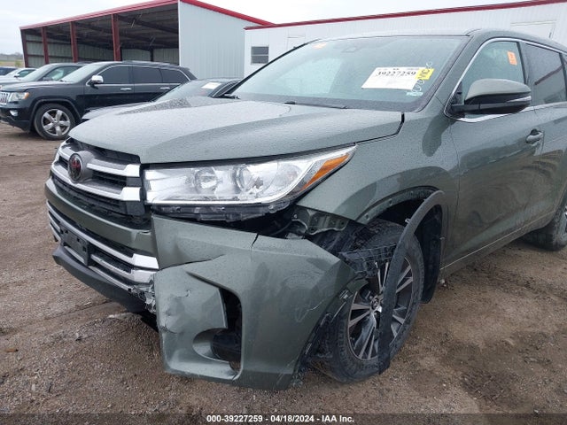 Toyota Highlander Le Plus 2018 5TDBZRFH1JS485666 Image 6