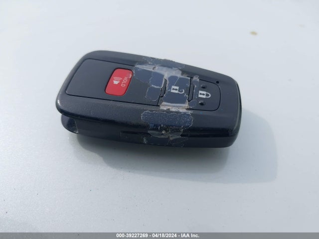 Toyota Prius Two 2018 JTDKBRFU8J3058200 Image 11