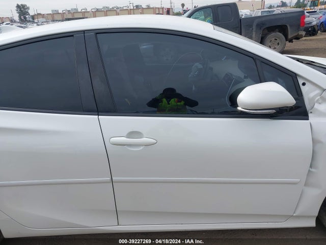 Toyota Prius Two 2018 JTDKBRFU8J3058200 Image 13
