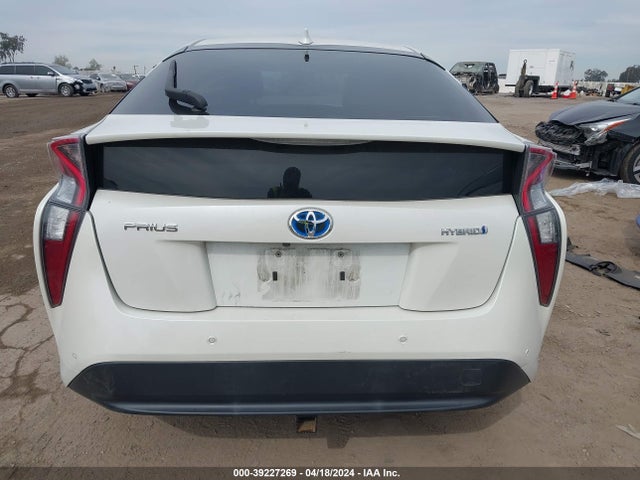Toyota Prius Two 2018 JTDKBRFU8J3058200 Image 16