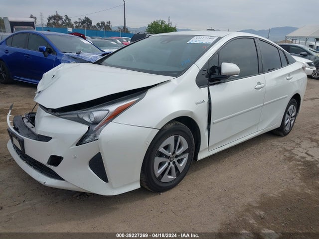 Toyota Prius Two 2018 JTDKBRFU8J3058200 Image 2
