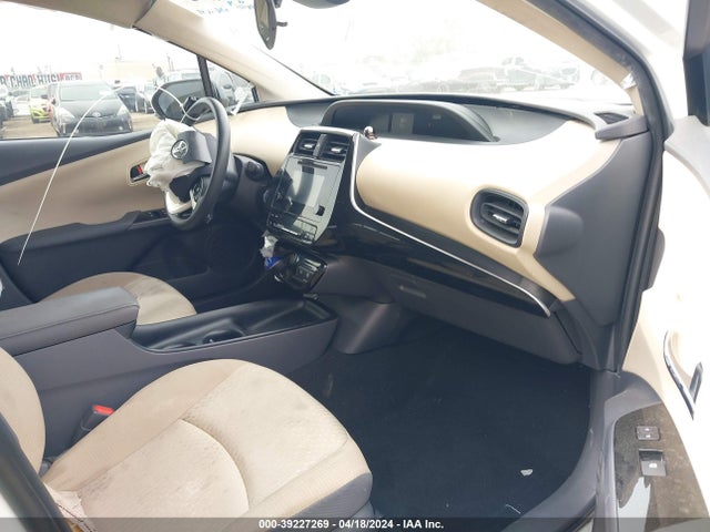 Toyota Prius Two 2018 JTDKBRFU8J3058200 Image 5