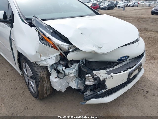 Toyota Prius Two 2018 JTDKBRFU8J3058200 Image 6
