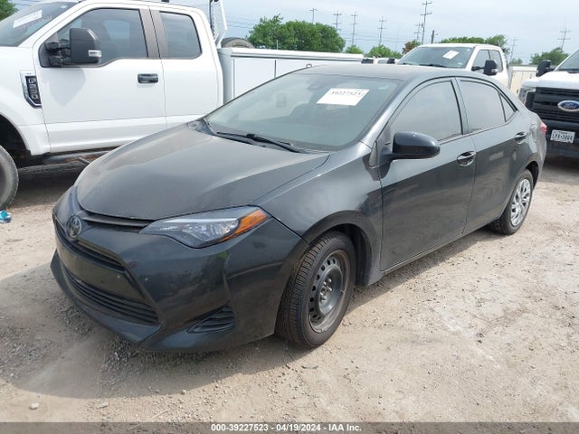 Toyota COROLLA LE 2018 5YFBURHE0JP813573 Image 2