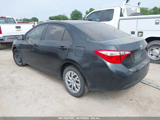 Toyota COROLLA LE 2018 5YFBURHE0JP813573 Image 3