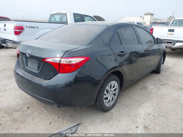 Toyota COROLLA LE 2018 5YFBURHE0JP813573 Image 4