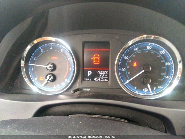 Toyota COROLLA LE 2018 5YFBURHE0JP813573 Image 7