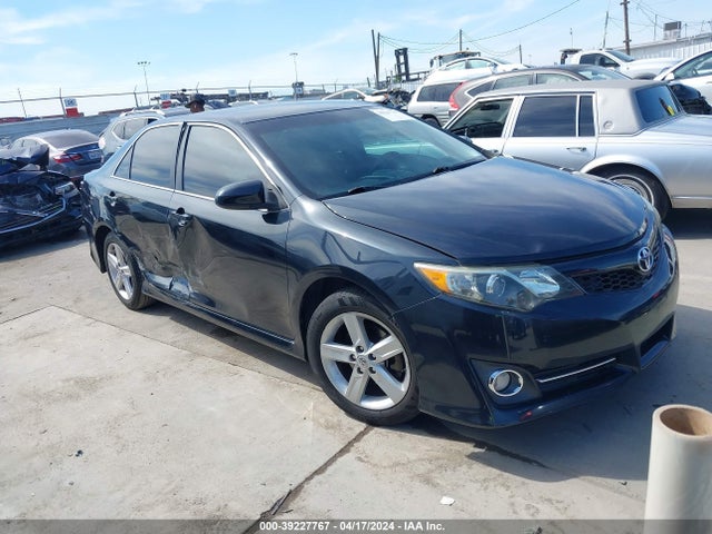 39227767 :رقم المزاد ، 4T1BF1FK1EU729805 vin ، 2014 Toyota Camry Se مزاد بيع