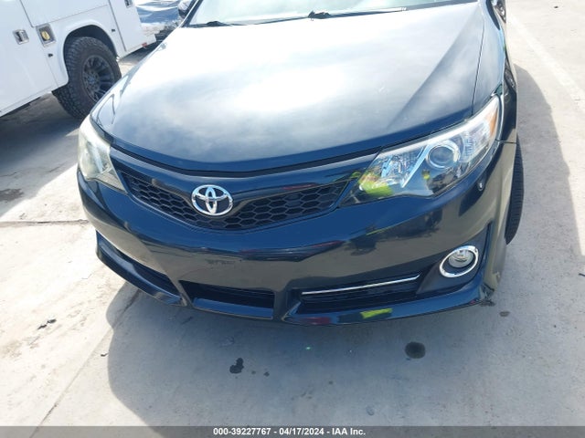 39227767 :رقم المزاد ، 4T1BF1FK1EU729805 vin ، 2014 Toyota Camry Se مزاد بيع