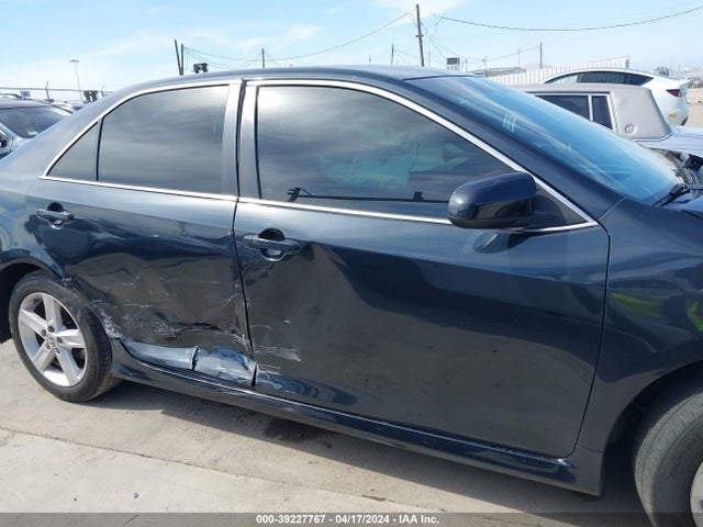 39227767 :رقم المزاد ، 4T1BF1FK1EU729805 vin ، 2014 Toyota Camry Se مزاد بيع