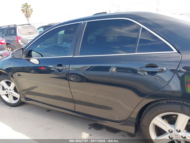 39227767 :رقم المزاد ، 4T1BF1FK1EU729805 vin ، 2014 Toyota Camry Se مزاد بيع