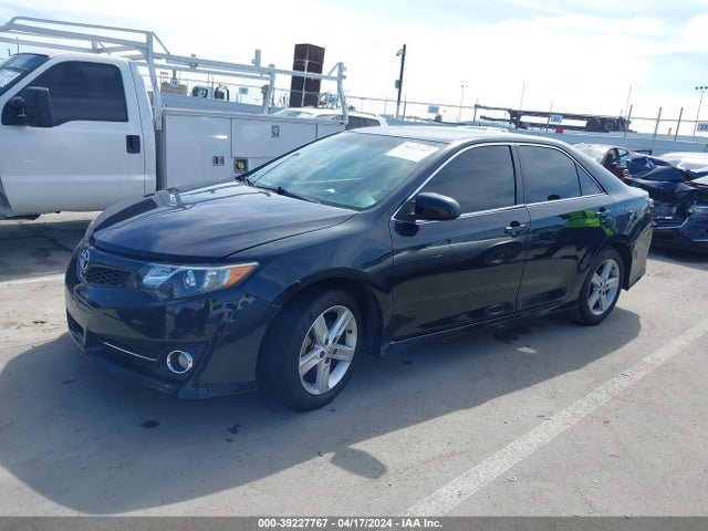 39227767 :رقم المزاد ، 4T1BF1FK1EU729805 vin ، 2014 Toyota Camry Se مزاد بيع