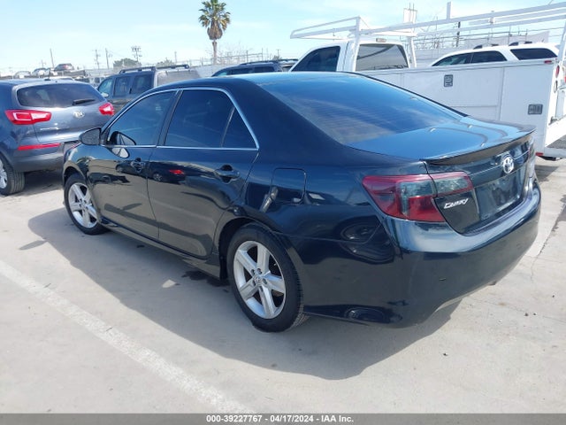 39227767 :رقم المزاد ، 4T1BF1FK1EU729805 vin ، 2014 Toyota Camry Se مزاد بيع
