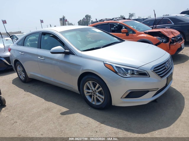 Hyundai SONATA SE 2017 5NPE24AF2HH574964 Image 1