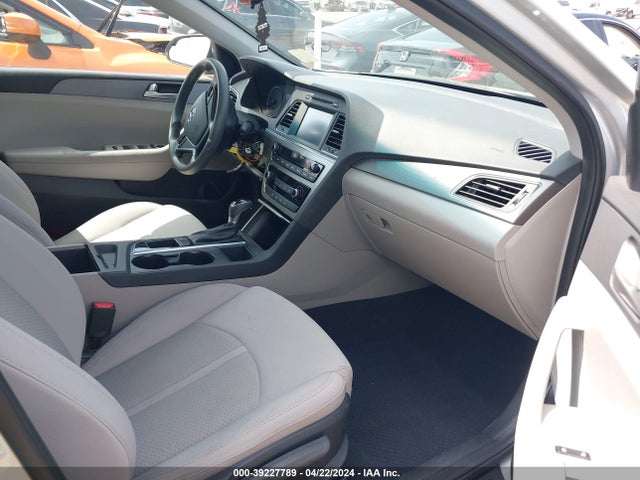 Hyundai SONATA SE 2017 5NPE24AF2HH574964 Image 5