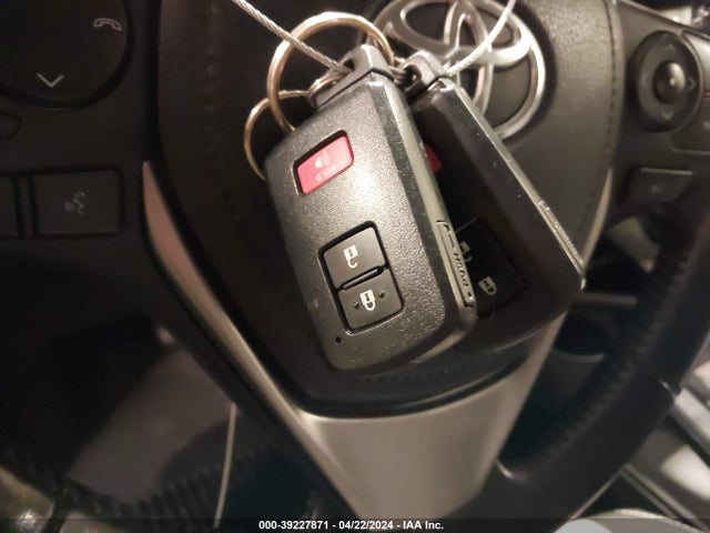 Toyota Rav4 Xle 2018 JTMRFREV1JD257743 Image 11