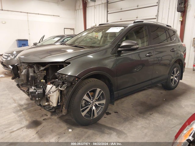 Toyota Rav4 Xle 2018 JTMRFREV1JD257743 Image 2