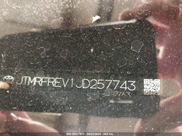Toyota Rav4 Xle 2018 JTMRFREV1JD257743 Image 9