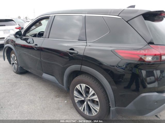 5N1AT3BA2MC683208 Nissan Rogue Sv Fwd