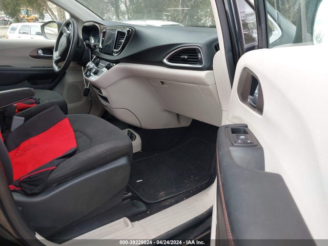 Chrysler Pacifica Touring 2017 2C4RC1DG5HR840515 Image 5