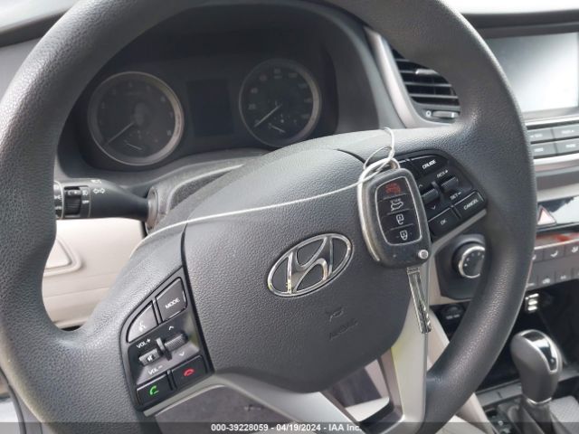 KM8J33A45JU656148 Hyundai TUCSON SEL