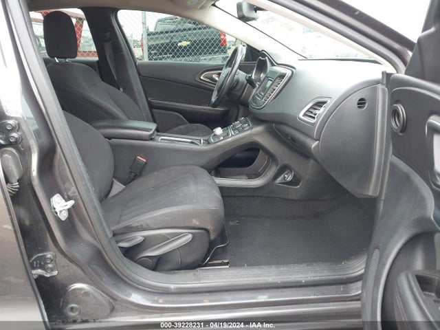 Chrysler 200 Limited 2015 1C3CCCAB2FN616319 Image 5