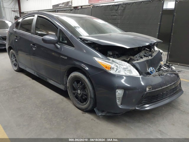 Toyota Prius Two 2015 JTDKN3DU3F1964149 главное изображение