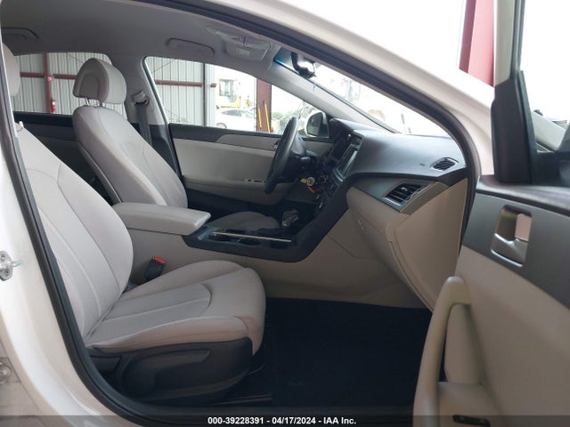 Hyundai SONATA SE 2017 5NPE24AF2HH438088 Image 5