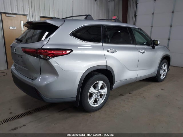 Toyota Highlander Le 2022 5TDBZRBH5NS587094 Image 4
