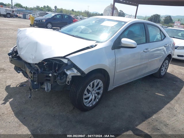 Toyota COROLLA LE 2018 2T1BURHE6JC098086 Image 2