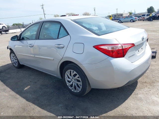 Toyota COROLLA LE 2018 2T1BURHE6JC098086 Image 3
