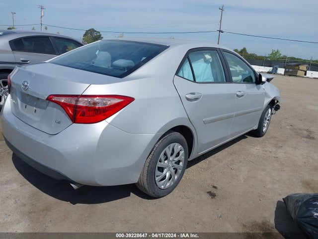 Toyota COROLLA LE 2018 2T1BURHE6JC098086 Image 4