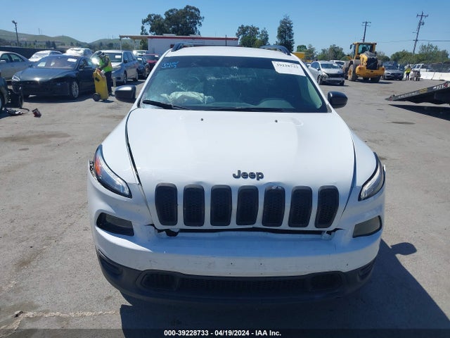 1C4PJMAB1GW374921 Jeep Cherokee Sport