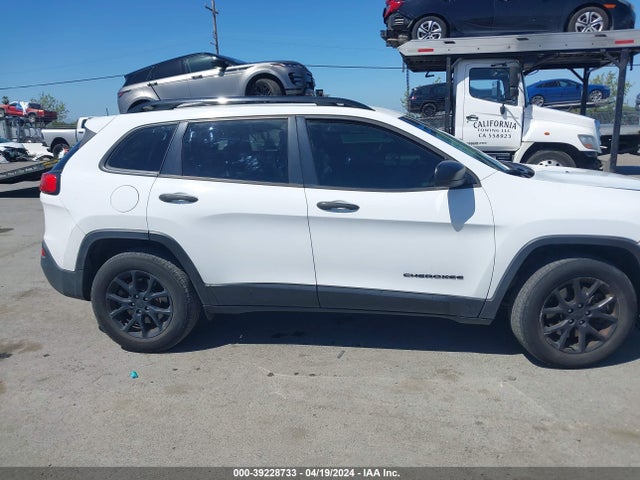 1C4PJMAB1GW374921 Jeep Cherokee Sport