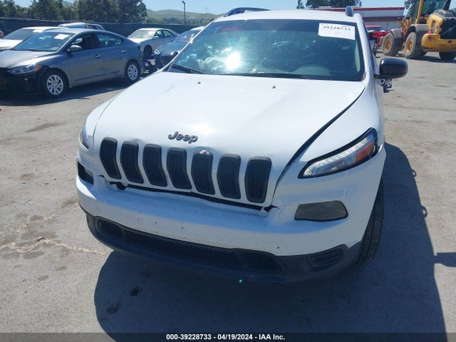 1C4PJMAB1GW374921 Jeep Cherokee Sport