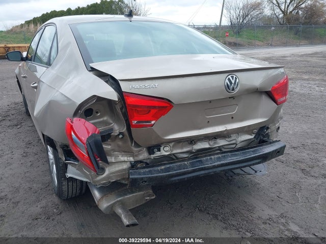 1VWAT7A36FC025812 Volkswagen Passat 1.8t Wolfsburg Edition