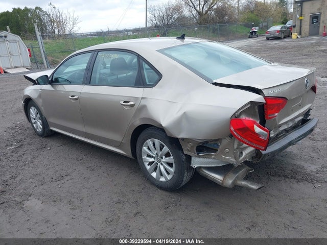 1VWAT7A36FC025812 Volkswagen Passat 1.8t Wolfsburg Edition
