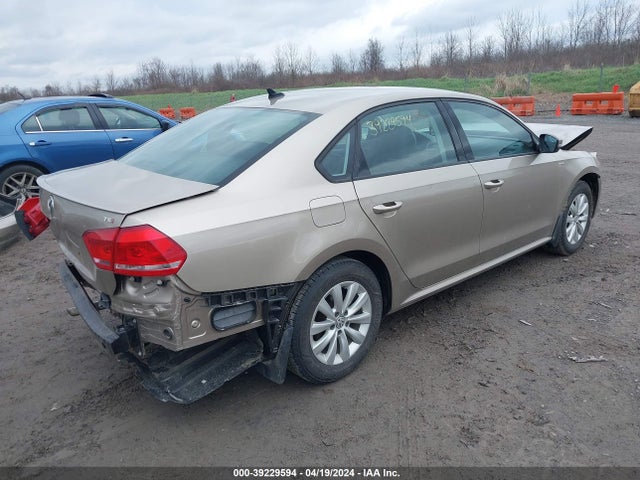 1VWAT7A36FC025812 Volkswagen Passat 1.8t Wolfsburg Edition