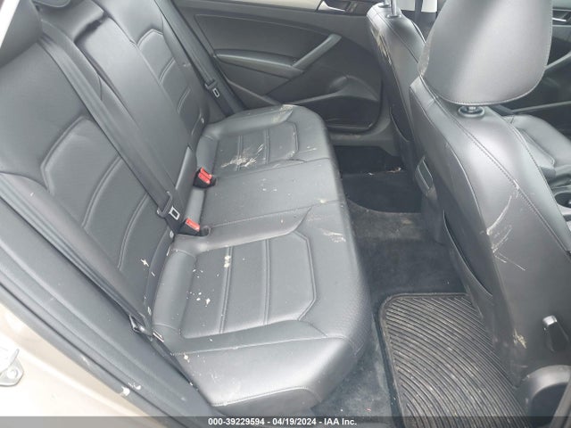 1VWAT7A36FC025812 Volkswagen Passat 1.8t Wolfsburg Edition