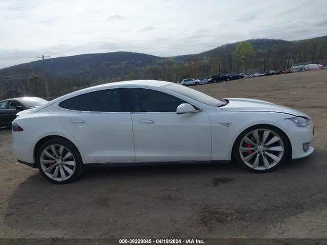 Tesla Model S P85 2014 5YJSA1H15EFP56764 Image 13