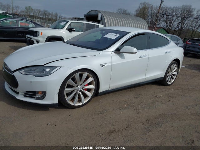 Tesla Model S P85 2014 5YJSA1H15EFP56764 Image 2