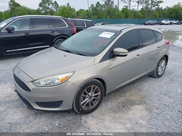 Ford FOCUS SE 2015 1FADP3K20FL238618 Image 2
