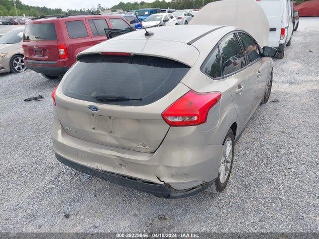 Ford FOCUS SE 2015 1FADP3K20FL238618 Image 6