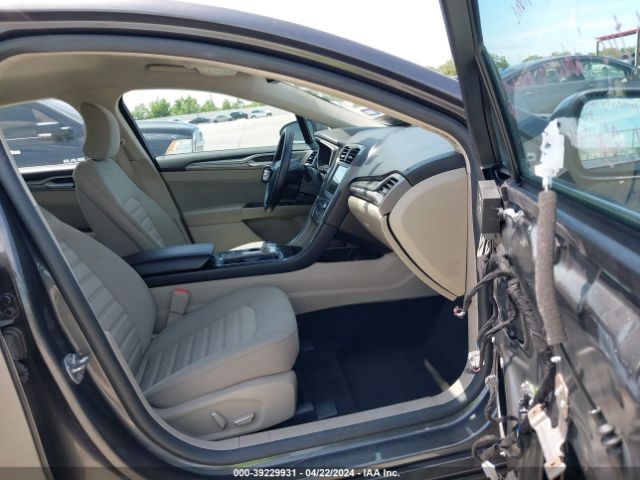 3FA6P0H71KR152031 Ford FUSION SE