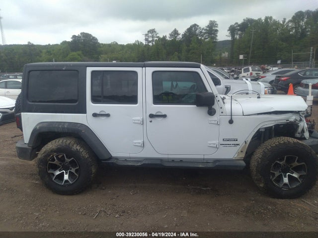 1C4BJWDG9JL854873 Jeep Wrangler Jk Unlimited Sport S 4x4