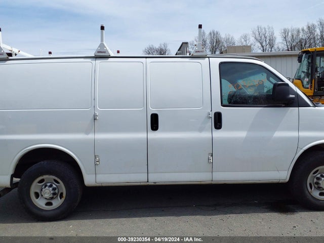 Chevrolet Express 2500 Work Van 2017 1GCWGAFF3H1313962 Image 13