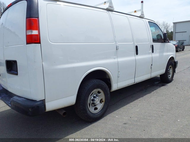 Chevrolet Express 2500 Work Van 2017 1GCWGAFF3H1313962 Image 4