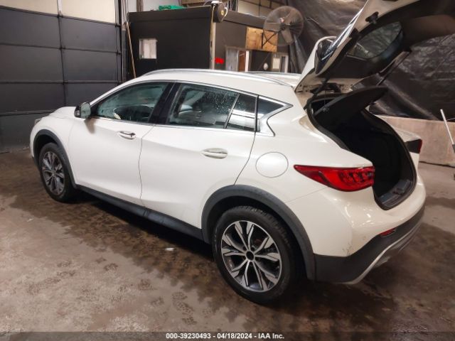 2017 INFINITI QX30 SJKCH5CRXHA024984 Photo 2
