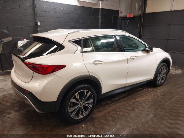 2017 INFINITI QX30 SJKCH5CRXHA024984 Photo 3