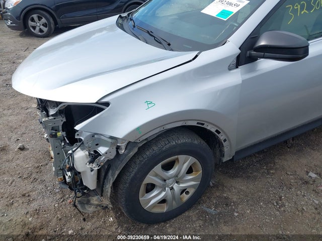Toyota RAV4 LE 2015 JTMBFREV9FJ027653 Image 18